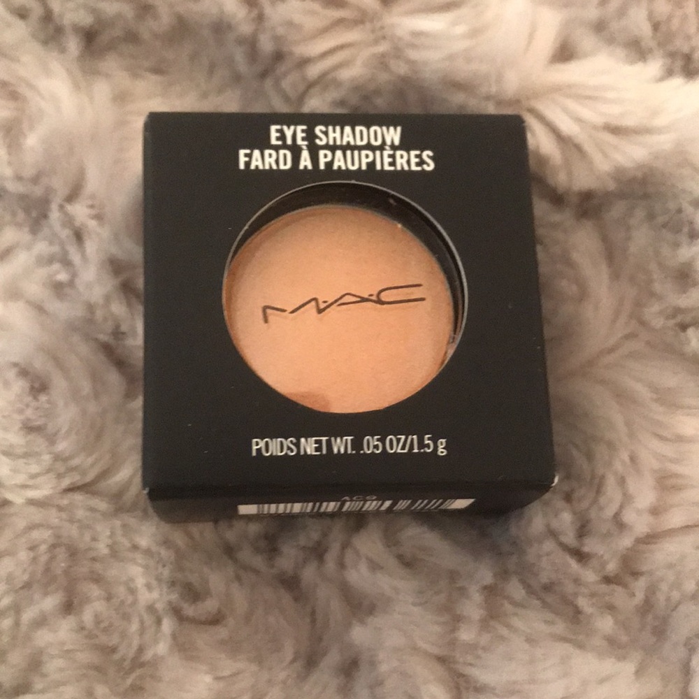 MAC Eye Shadow in Motif! BNIB - Picture 2 of 8